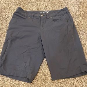 Mountain hard wear shorts